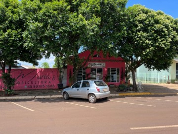 Casa com Sala Comercial na Av. Curitiba