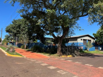 Barrac�o comercial na Angelo Cattani po R$2.200.000