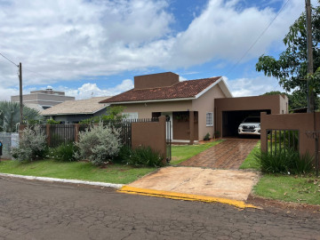 Casa por R$630.000 na Rua Santo Antonio