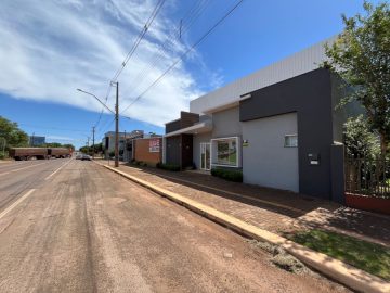 Barrac�o Comercial por R$1.800.000 na Angelo Cattani