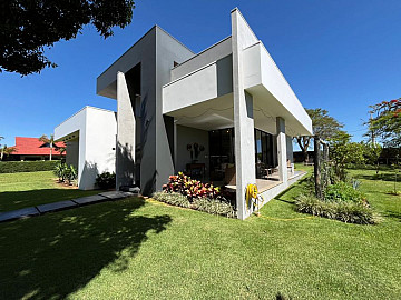 Espl�ndida Casa nas Marinas por R$2.800.000